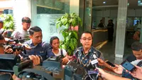Jurnalis Kompas TV Aiman Witjaksono saat memenuhi panggilan Polda Metro Jaya. (Liputan6.com/Nafiysul Qodar)