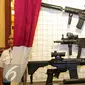 Produk baru buatan Pindad dipamerkan di Kemenhan, Kamis (9/6). Senjata baru tersebut Senapan Serbu SS3, Senapan Serbu SS2 subsonic 5,66mm, Sub Machine Gun PM3 dan Pistol G2 Premium. (Liputan6.com/Angga Yuniar)