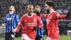 Benfica selangkah lagi memastikan langkahnya lolos ke babak perempatfinal Liga Champions 2022/2023 setelah dalam laga leg pertama babak 16 besar mampu menekuk tuan rumah Club Brugge dengan skor 2-0 di Jan Breydel Stadium, Bruges, Belgia, Kamis (16/2/2023) dini hari WIB. Dua gol kemenangan jagoan Portugal tersebut dicetak masing-masing oleh Joao Mario lewat eksekusi penalti pada menit ke-51 dan David Neres pada dua menit menjelang wakytu normal usai. (AFP/John Thys)