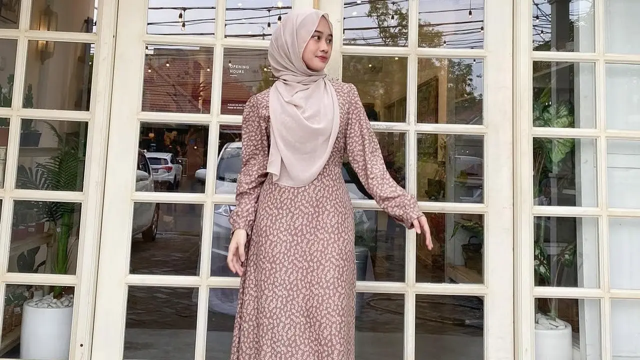 Inspirasi Model Gamis ala Khansa Mariska Istri Gus Azmi, Tampil Syar'i tapi Tetap Kekinian