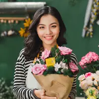 ilustrasi perempuan tersenyum/Makistock/Shutterstock