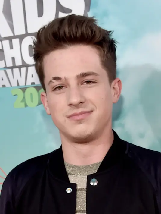 Charlie Puth juga menciptakan lagu untuk sebuah soundtrack yang mengenang mendiang kepergian Paul Walker bintang utama film Fast Forious. (AFP/Bintng.com)