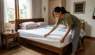 merapikan tempat tidur (AI Generated)