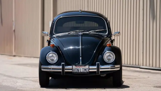 Volkswagen Beetle Limousine (Carscoop)