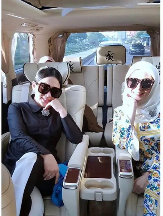 Lantas seperti apa komentar penyanyi yang gaya hidupnya glamour nan mewah dan sering tampil dengan barang-barang beranded itu mengetahui namanya disebut salah satu selebriti penunggak pajak. (Instagram/princessyahrini)