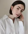 Setelah sekian lama kita melihat Lily Collins dengan rambut panjangnya, akhirnya ia memotong pendek rambutnya. [Foto: Instagram/lilyjcollins]