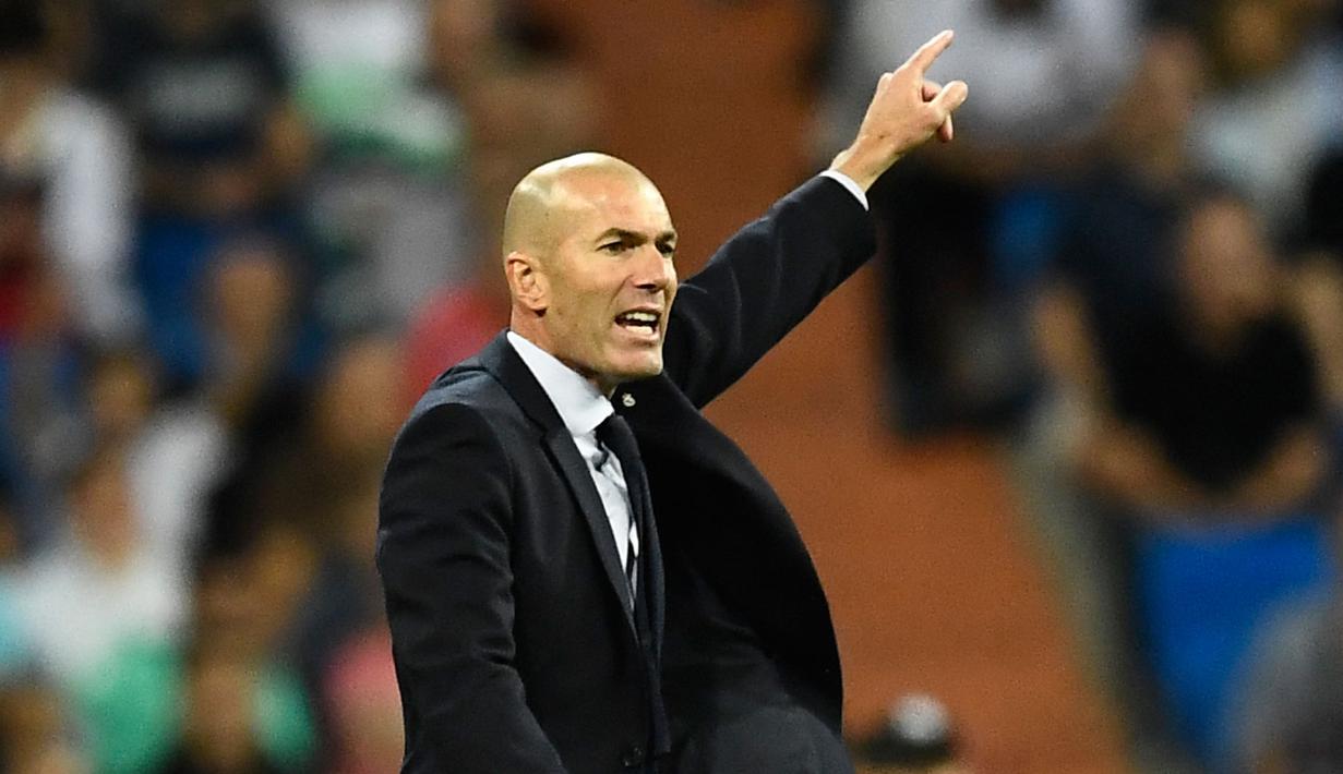 Zidane kala itu didaulat menjadi pelatih real madrid pada tahun 2016 menggantikan Rafael Benitez langsung menampakkan tajinya dengan merebut piala Liga Champions 2016. Zizou juga merupakan seorang mantan pemain legenda klub yang berjuluk Los Merengues tersebut. (Foto: AFP/Oscar Del Pozo)