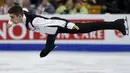  Atlet Ice skating Armenia, Slavik Hayrapetyan saat melakukan gerakan ekstrem di Turnamen Ice Skating dunia  ISU World Figure Skating Championships pada kategori pria, Boston , Massachusetts , Amerika Serikat, (30/3). (REUTERS / Brian Snyder)