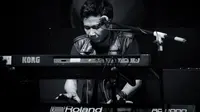 Nova Zahedi, sang keyboardist Band Candil In the Rockalisasi yang meninggal dunia hari Rabu (7/6/2023) pagi hari. (Foto: Instagram.com/@novazahedi)