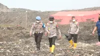 Delapan Titik Api di TPA Jatiwaringin Padam, 334 Warga Terkena ISPA
