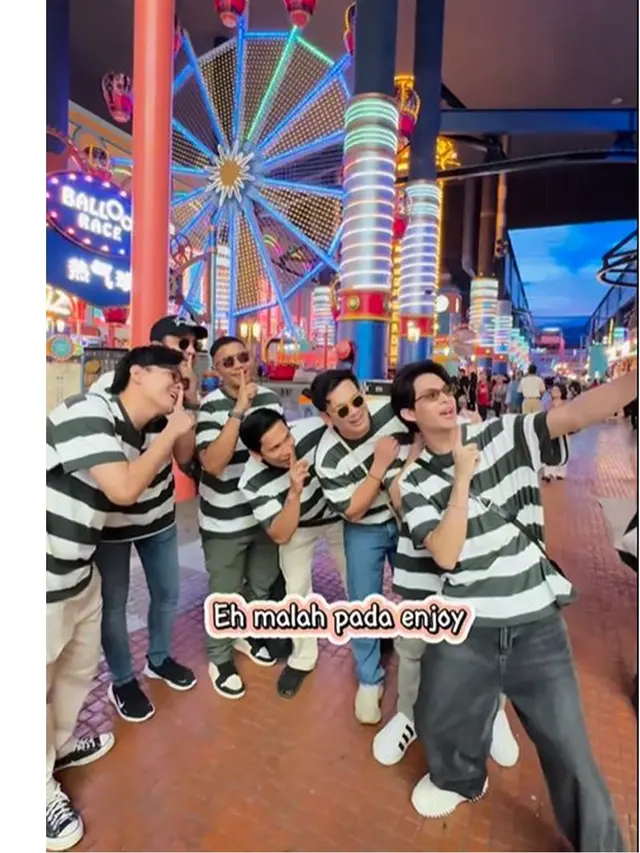 6 Potret Rey Mbayang dan Geng Diprank Istri Pakai Kaus Kembar, Bak Study Tour