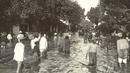 Suasana jalan di Solo yang banjir pada tahun 1925. (Source: Twitter/@potretlawas)