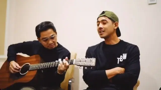 8 Potret Artis Cover Lagu Tanpa Batas Waktu, Terbaru Budi Doremi
