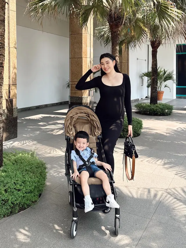 Tampil Stylish, Ini 7 Potret Patricia Devina Pamer Baby Bump