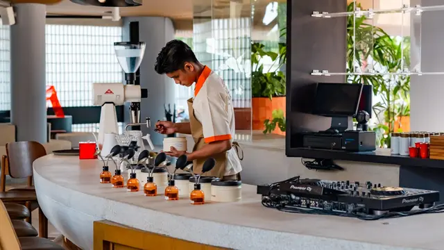 Suasana di Sayap Suci Coffee Jakarta Utara, tempat manggung Winky Wiryawan. (Foto: Dok. Tim Sayap Suci)