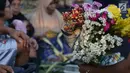 Pedagang bunga untuk hiasan Lebaran mulai ramai di Pasar Peterongan Semarang, Kamis (14/6). Bunga sedap malam menjadi salah satu yang paling digemari warga untuk menghias rumah dalam merayakan Lebaran. (Liputan6.com/Gholib)