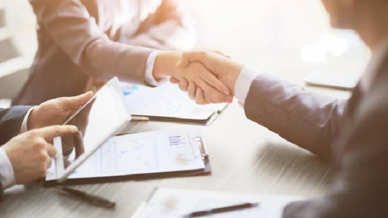 Ilustrasi Bersalaman