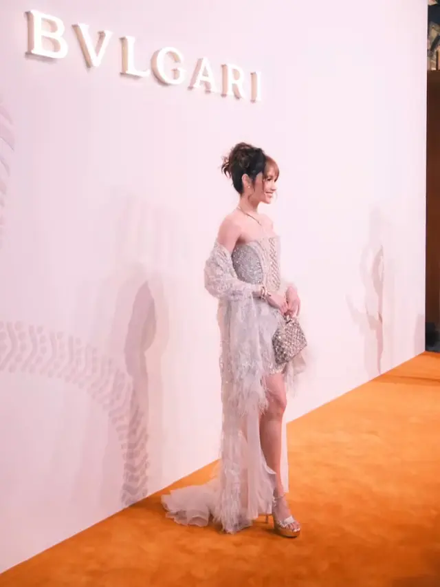 Cinta Laura Hadir di Exhibition Bvlgari Shanghai. [@claurakiehl]