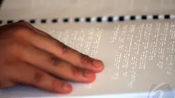  Sebuah soal khusus menggunakan huruf Braille digunakan untuk siswa berkebutuhan khusus, Lebak Bulus, Jakarta, Senin (5/5/2014) (Liputan6.com/Miftahul Hayat).  