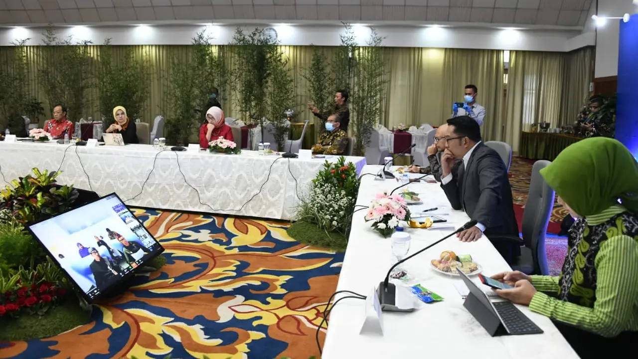 Ridwan Kamil Hadiri Rakor Dampak Ekonomi dan Penanganan COVID-19 di Jawa Barat