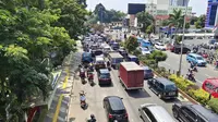 Suasana kemacetan lalu lintas di Jalan Raya Margonda, Kota Depok. (Liputan6.com/Dicky Agung Prihanto)