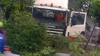 Truk Tabrak Pembatas Jalan (TMC Polda Metro Jaya)