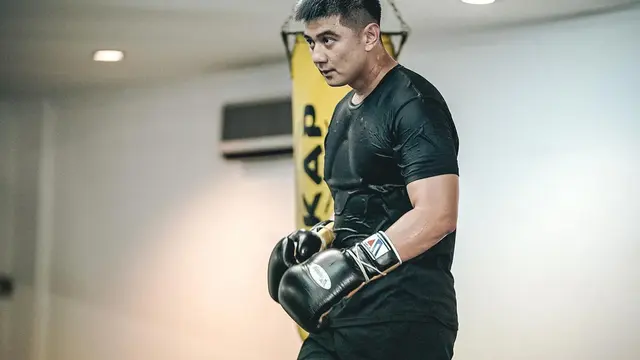 7 Potret Persiapan Chef Arnold Adu Tinju Lawan Codeblue, Tuai Banyak Dukungan