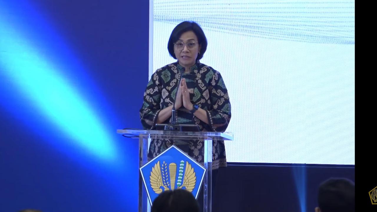 Menteri Keuangan (Menkeu) Sri Mulyani Indrawati dalam acara The New SINSW dan agenda diskusi: Let's Talk about INSW, Jumat (9/6/2023). Sri Mulyani menyebutkan  Logistics Performances Index (LPI) Indonesia tahun 2023 anjlok.(Tira/Liputan6.com)