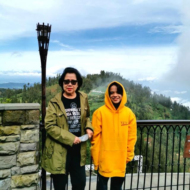 7 Momen Bunga Citra Lestari Liburan di Bromo, Berkuda Bareng Noah Sinclair