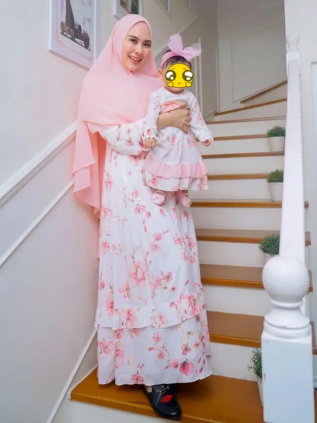 7 Potret Syahnaz Sadiqah Tampil Berhijab, Curi Perhatian Netizen