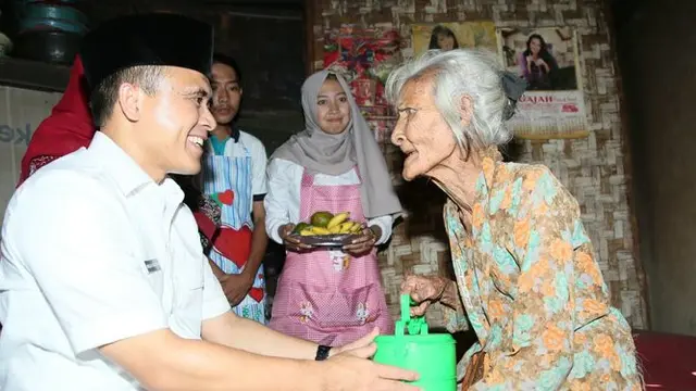 Setiap Hari Beri Makan Ribuan Lansia Dhuafa, Banyuwangi Raih Rekor Muri