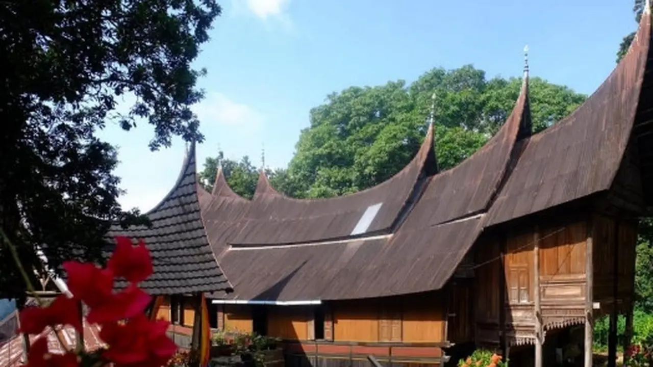 Menginap di Rumah Gadang dan Masak Rendang Khas Desa Wisata Kampuang Minang Nagari Sumpu