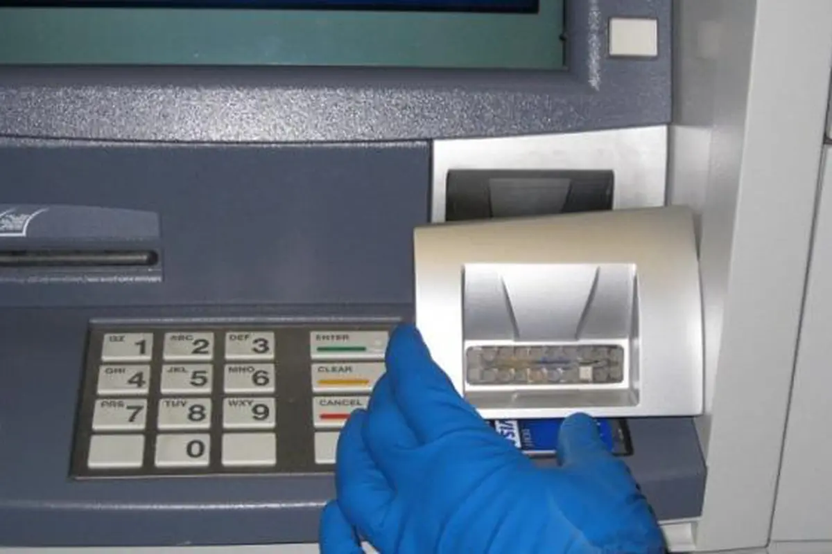 Mengenal Modus Pembobolan ATM Melalui Teknik Skimming
