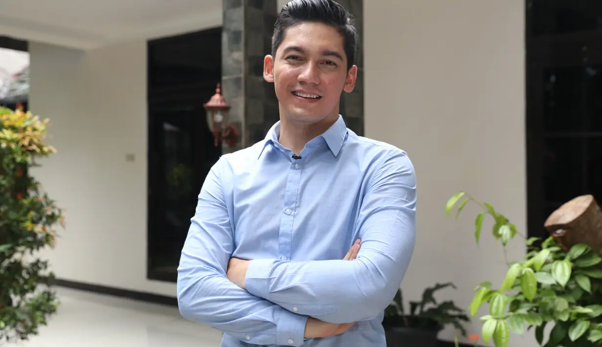 Menurutnya, semua pasangan hidup selalu ada godaan. Begitu juga dengan rumah tangga atau masih juga menjalin kasih. Tapi semua itu juga tergantung dengan manusianya. (Nurwahyunan/Bintang.com)