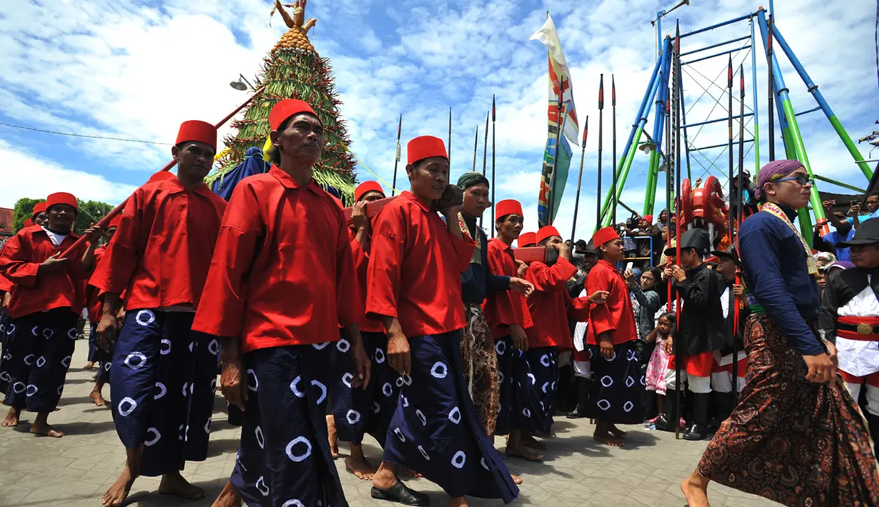 Grebeg Syawal merupakan tradisi keraton Yogyakarta dalam memperingati Lebaran. Hasil bumi yang dibentuk berupa gunung akan diberikan kepada warga sekitar keraton. (Istimewa)