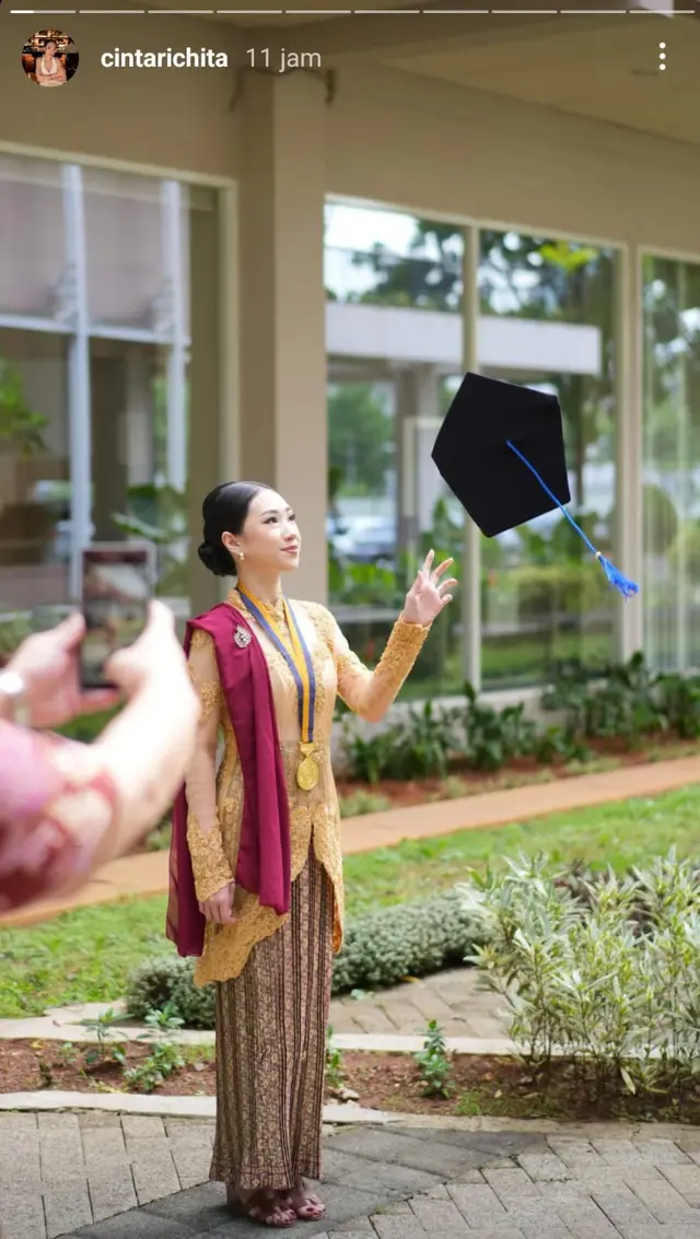 6 Potret Cinta Richita putri sulung Femmy Permatasari, aura old money-nya kuat banget