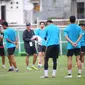 Arema kembali menjalani latihan usai gagal curi poin di Serui (Liputan6.com/Rana Adwa)