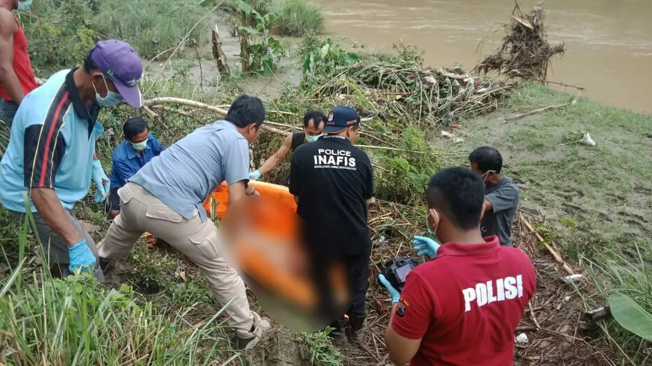Penemuan Jasad wanita tanpa busana di Sungai Lukulo, Kebumen, Selasa, 13 November 2018. (Liputan6.com/Polres Kebumen/Muhamad Ridlo)