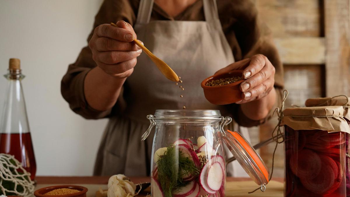 Kenali Makanan Fermentasi yang Membuat Pencernaan Lebih Bahagia
