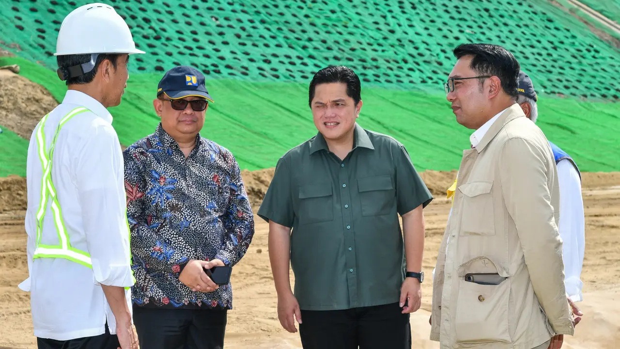 Jokowi Tinjau Pembangunan Jalan Tol IKN