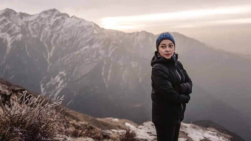 FOTO: Gaya Nikita Willy Taklukan Pegunungan Himalaya, Capai Puncak Mandi Himal