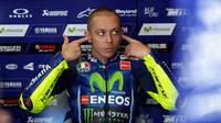 Pebalap Movistar Yamaha, Valentino Rossi, menjalani akhir pekan yang berat di MotoGP Jerez. (EPA/Roman Rios)