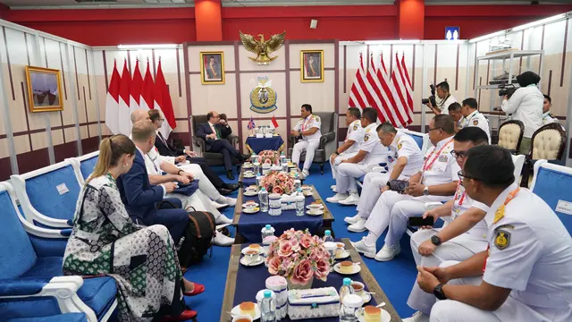 Duta Besar Inggris untuk Indonesia dan Timor Leste Dominic Jermey di sela teken perjanjian pada Pameran Indo Defence. (Dokumentasi Kedubes Inggris untuk Indonesia)