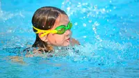 Ternyata kolam renang dapat berbahaya bagi anak-anak, penasaran? Simak di sini penjelasan dan pencegahan yang dapat Anda lakukan.