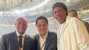 Erick Thohir kembali viral usai mengunggah foto pertemuannya dengan legenda sepak bola dunia. Ia bertemu dengan Roberto Carlos dan Ronaldinho saat menonton laga Argentina vs Kroasia di semifinal Piala Dunia 2022. (Liputan6.com/IG/erickthohir)