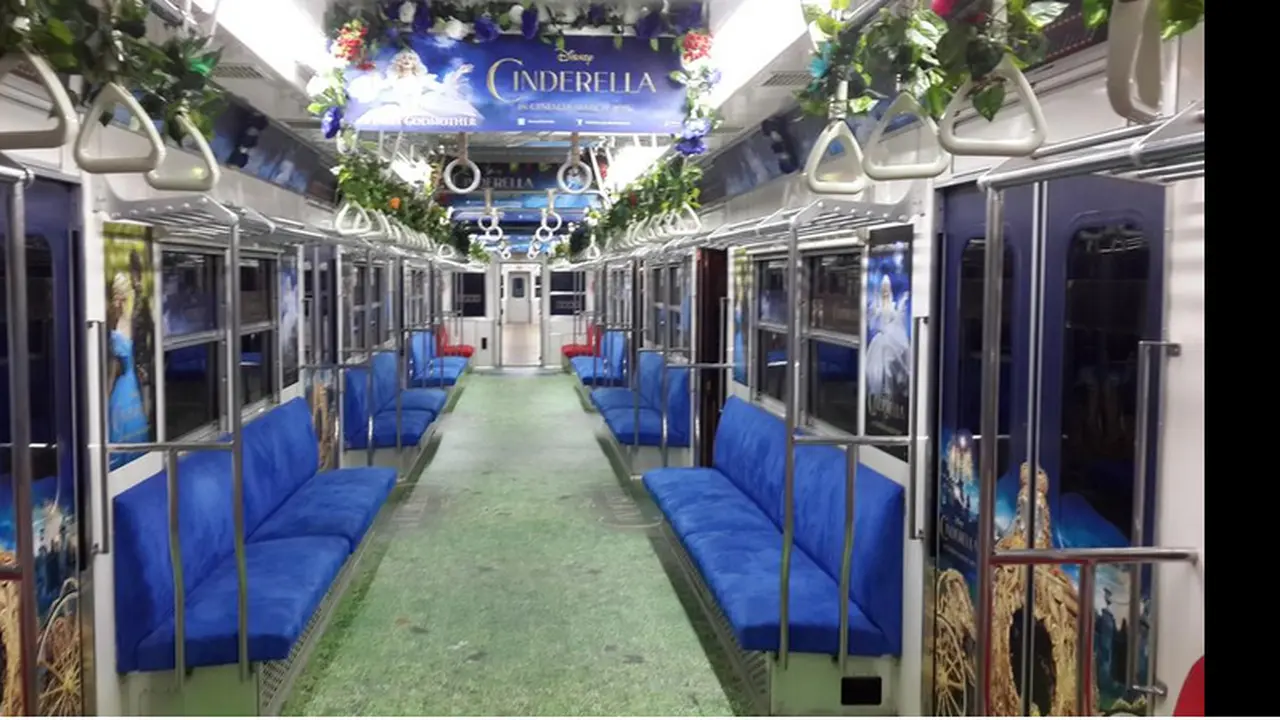 Cantiknya KRL 'Cinderella' Berhadiah Bunga di Jabodetabek 