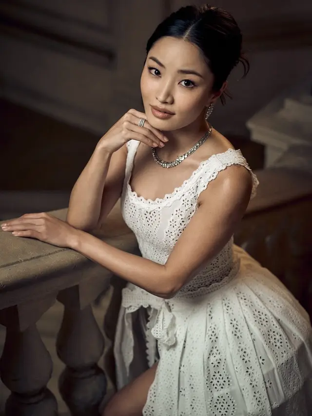 Adu Gaya Artis Pakai Perhiasan Cartier di Grand Diner du Louvre, Jisoo BLACKPINK hingga Gemma Chan