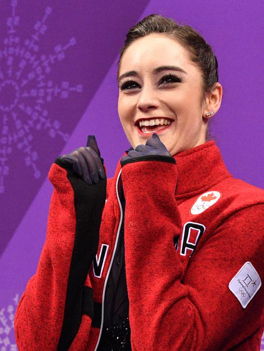 Kaetlyn Osmond tersenyum usai pertandingan figure skating selama Olimpiade Musim Dingin 2018 di Gangneung Ice Arena, Gangneung, Korea Selatan (21/2). Kaetlyn merupakan atlet Kanada kelahiran 5 Desember 1995. (AFP Photo/Mladen Antonov)