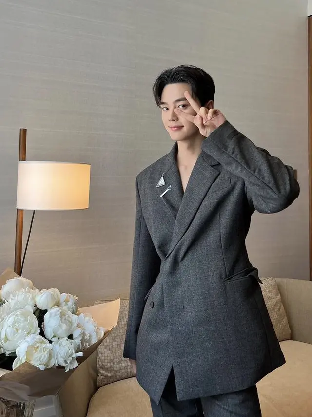 Song Kang, credit: @songkang_b