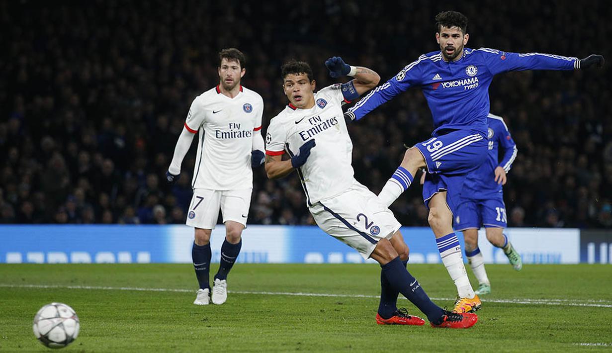 Proses terjadinya gol yang dicetak striker Chelsea, Diego Costa ke gawang PSG. Chelsea sempat menyamakan kedudukan pada menit ke-27 melalui gol dari tendangan keras Costa. (Reuters/Andrew Couldridge)